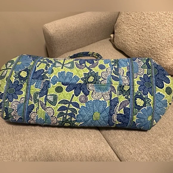 Large Vera Bradley Duffle Bag - Picture 6 of 9